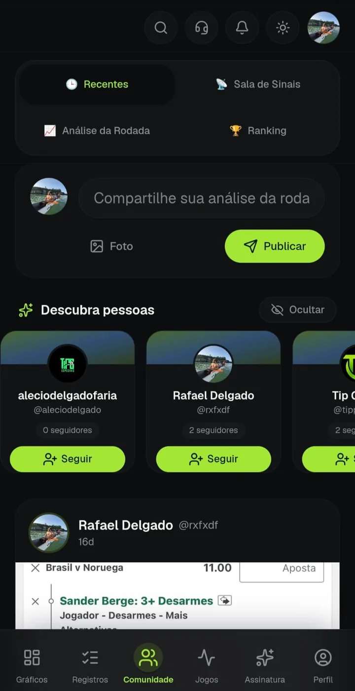 Tela da comunidade no app TipGestor, com publicações, sugestões de perfis e bilhete anexado